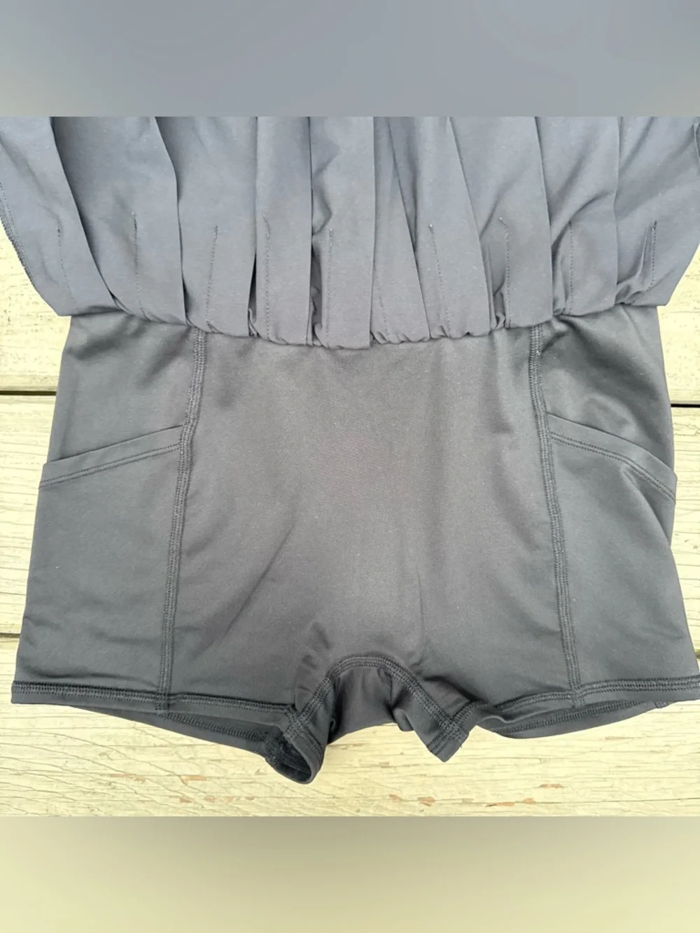 Alo Yoga Varsity Tennis Pleated Skirt in black size XS